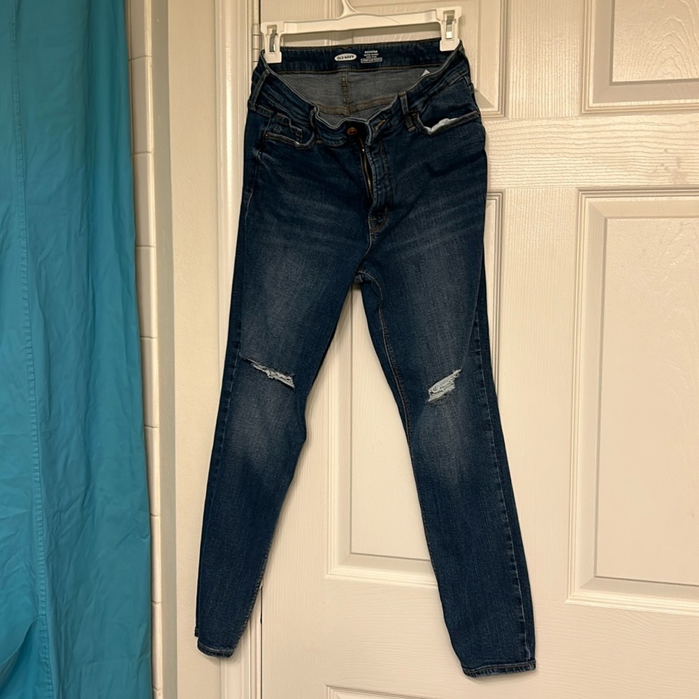 Old Navy rockstar super skinny high-rise size 10 short jeans for women.
